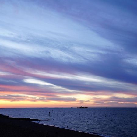 Two Bedroom Private Cottage With Private Parking Just By The Sea Herne Bay Extérieur photo