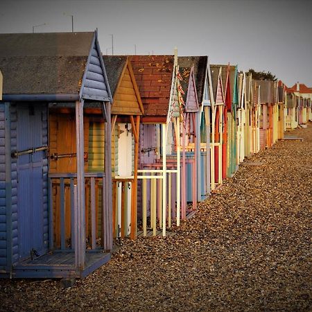 Two Bedroom Private Cottage With Private Parking Just By The Sea Herne Bay Extérieur photo