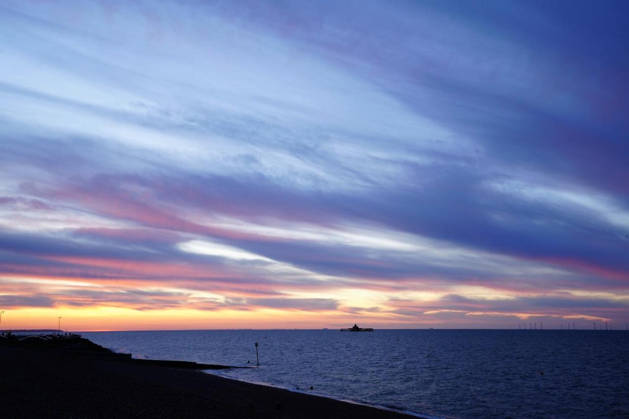 Two Bedroom Private Cottage With Private Parking Just By The Sea Herne Bay Extérieur photo