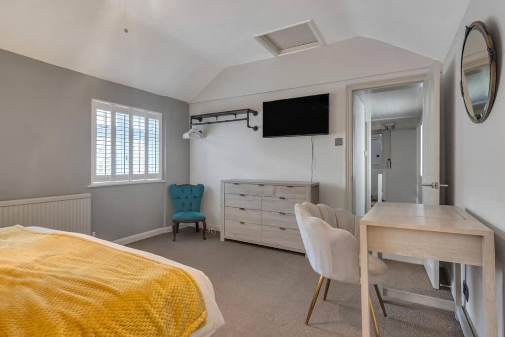 Two Bedroom Private Cottage With Private Parking Just By The Sea Herne Bay Extérieur photo