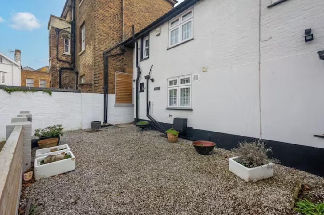 Two Bedroom Private Cottage With Private Parking Just By The Sea Herne Bay Extérieur photo