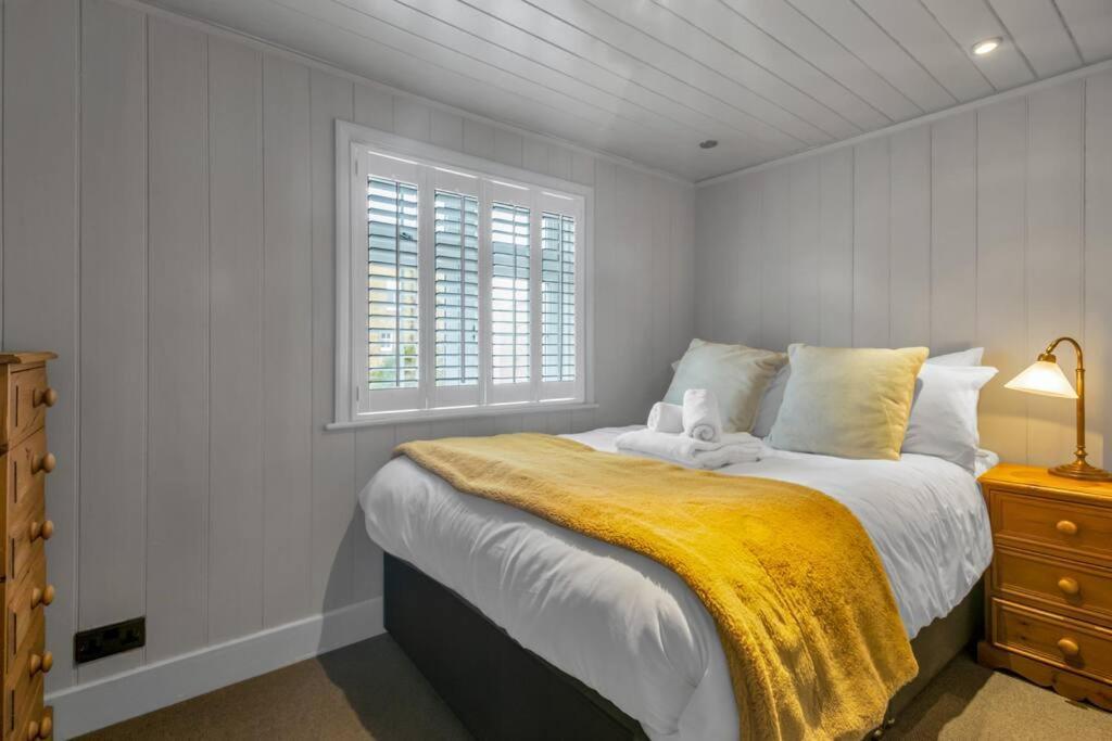 Two Bedroom Private Cottage With Private Parking Just By The Sea Herne Bay Extérieur photo