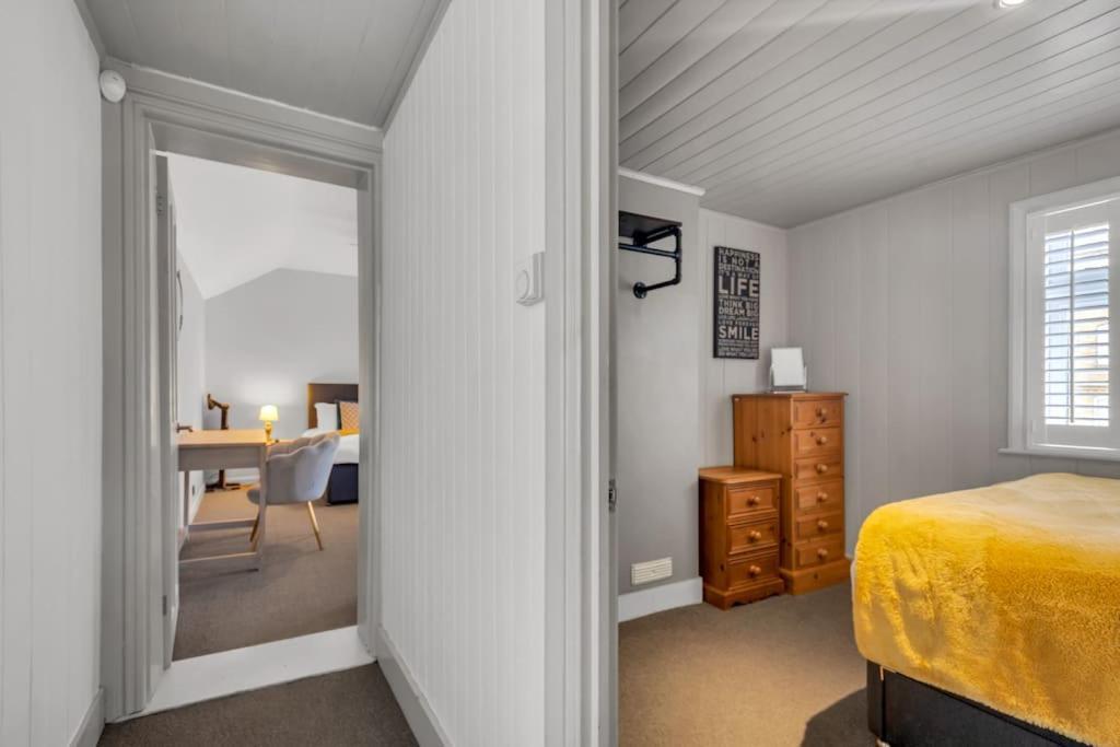 Two Bedroom Private Cottage With Private Parking Just By The Sea Herne Bay Extérieur photo