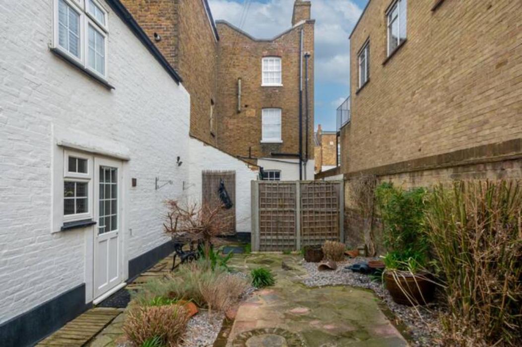 Two Bedroom Private Cottage With Private Parking Just By The Sea Herne Bay Extérieur photo