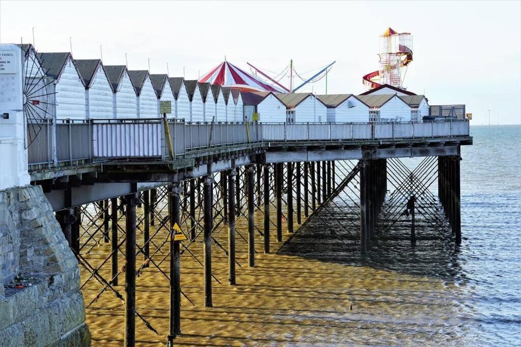 Two Bedroom Private Cottage With Private Parking Just By The Sea Herne Bay Extérieur photo