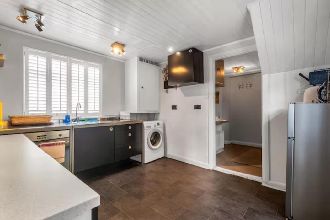 Two Bedroom Private Cottage With Private Parking Just By The Sea Herne Bay Extérieur photo