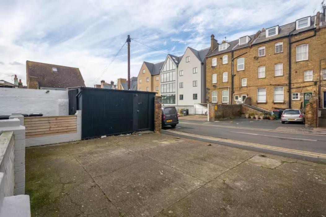 Two Bedroom Private Cottage With Private Parking Just By The Sea Herne Bay Extérieur photo